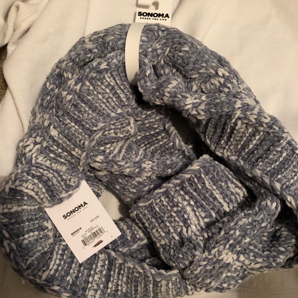 Scarf - Picture 3 of 4